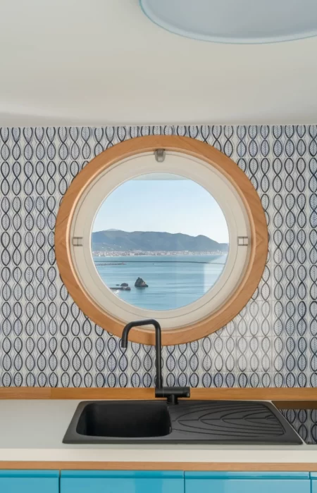 oblò cucina vista mare laguna blu la perla della costiera amalfitana sito casa vacanze costiera amalfitana